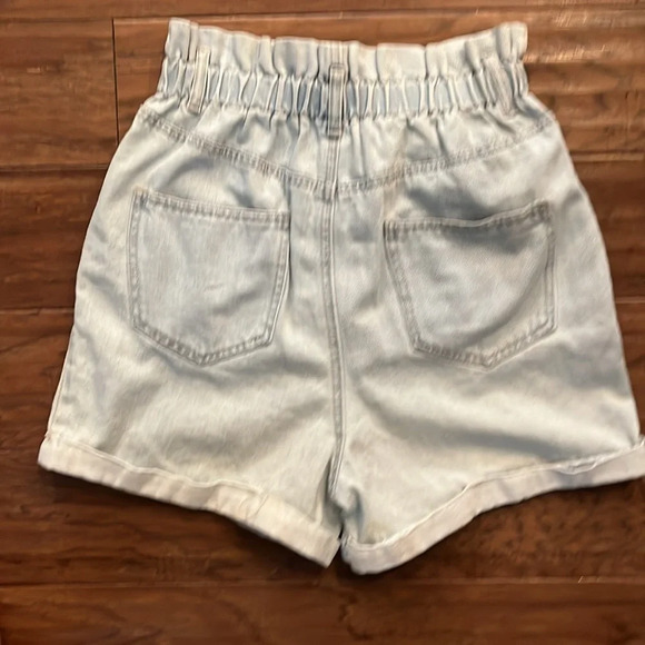 GB High Rise Elastic Waist Paper Bag Cuffed Light Wash Denim Shorts Size S - Picture 5 of 7